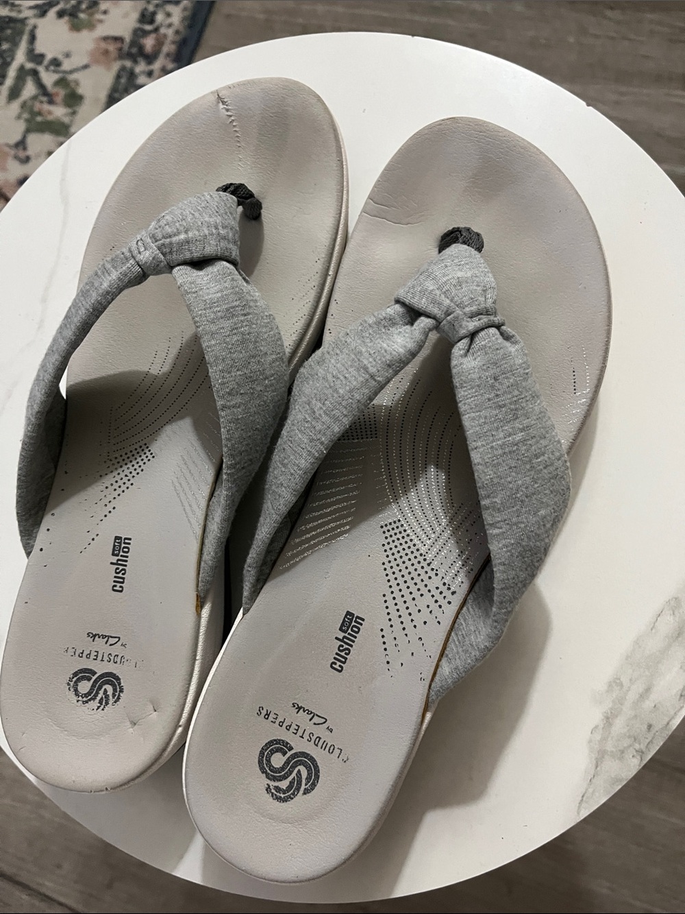 Clarks Light Gray Cushioned Fabric Thong Sandals